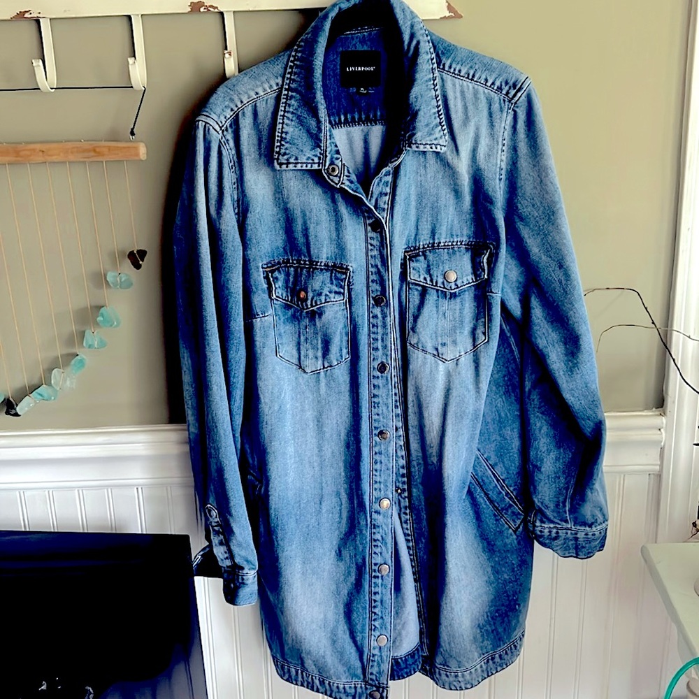 Worn three times. Great new condition. 3/4 jacket.